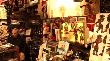 Karagöz ve Hacivat'a ömrünü adadı, gölge oyunlarını gelecek nesillere aktarıyor