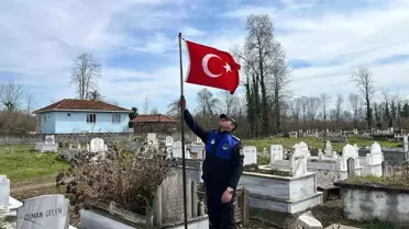 Terme'de şehit mezarlarındaki bayraklar yenilendi