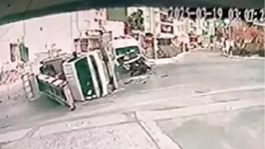 İzmir'de Trafik Kazası: 3 Araç Karıştı