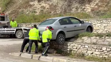 Otomobil Duvarda Asılı Kaldı