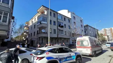 17 Yaşındaki Genç Kız Annesini Bıçaklayarak Öldürdü