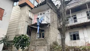 Artvin'de Balkon Çöktü, Kadın 4 Metreden Düştü
