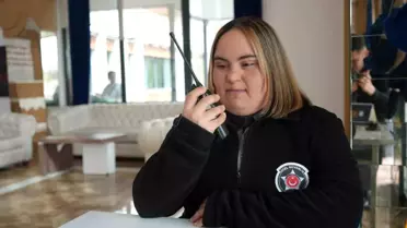 Down Sendromlu Senanur, Engelsiz Yaşam Merkezi'nde Güvenlik Görevlisi Olmanın Mutluluğunu Yaşıyor