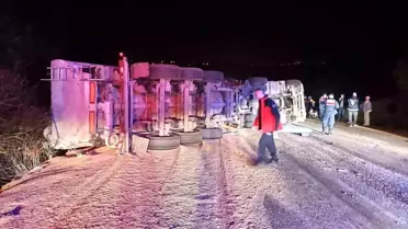 Balıkesir'de Kamyon Devrildi: 2 Yaralı