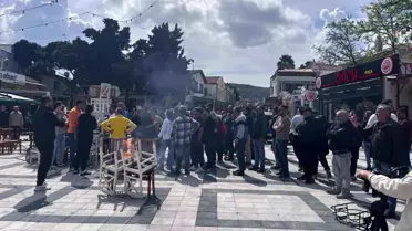 Foça'da Esnaf, Zabıta Ekiplerinin Masa ve Sandalyeleri Toplamasına Tepki Gösterdi