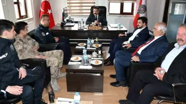 Adilcevaz Kaymakamı Özçelik'ten Güvenlik Güçlerine Bayram Ziyareti