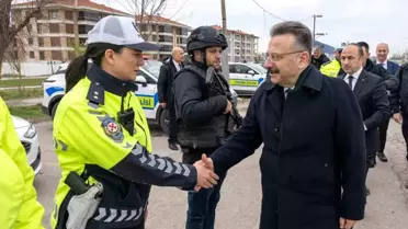 Vali Aksoy, Bayramda Polisi Ziyaret Etti