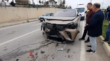Vezirköprü'de 3 Araç Çarpıştı: 1 Yaralı