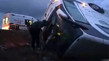 Sivas'ta Otobüs Kazası: 2 Ölü, 25 Yaralı