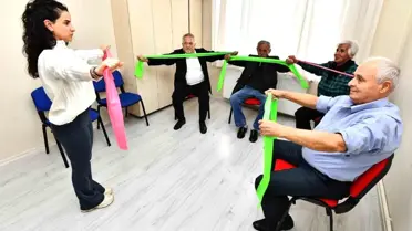 İzmir'de 55 Yaş ve Üzeri Vatandaşlar İçin Sağlıklı Yaş Alma Merkezi Açıldı