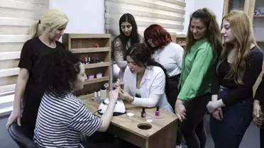 Mersin'de Kadınlara Yönelik Protez Tırnak Eğitimi Kursları Başladı
