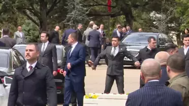 Mezarlıkta Bahçeli önlemi! Partililer etten duvar ördü
