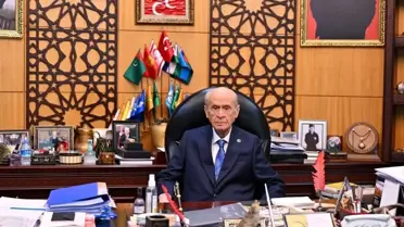 Bahçeli'den makam odasından ilk kare
