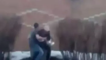Genç kadın, aldattığı erkek arkadaşı tarafından çöp konteynerine atıldı