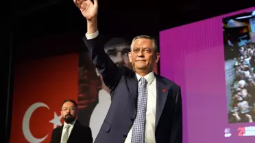 Kurultayda konuşan Özel masasındaki son anketin sonucunu paylaştı