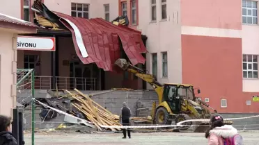 Erzurum'da Fırtına Çatıları Uçurdu