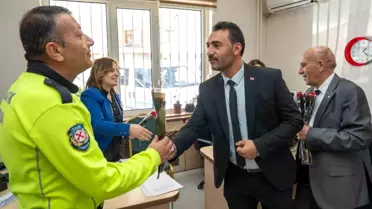 Gölbaşı Belediyesi polislere çiçek dağıttı