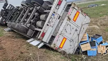 Bismil'de Tır Devrildi, Sürücü Yaralandı