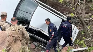 Hakkari'de Virajda Kaza: 4 Yaralı