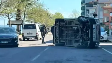 Gölcük'te Kaza: Araç Yan Yattı