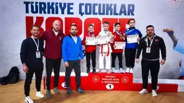 Düzceli Sporcular Karate Şampiyonasında Başarı Elde Etti