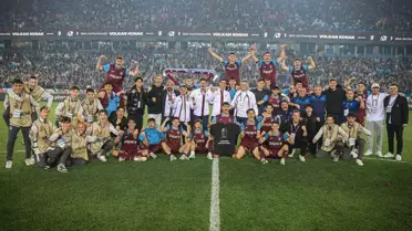 Trabzonspor, U19 takımından 13 futbolcuyla profesyonel sözleşme imzaladı