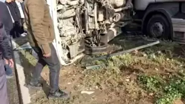 Mardin'de Tır-Panelvan Çarpıştı: 1 Yaralı