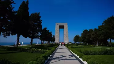 Çanakkale Kara Savaşları'nın 110. Yılı: 57. Alay Vefa Yürüyüşü Töreni