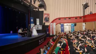 Polis ve Öğrencilerden Tiyatro Gösterisi