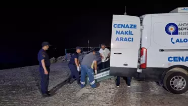 Antalya'da Falezlerden Düşen Kazak Turist Hayatını Kaybetti