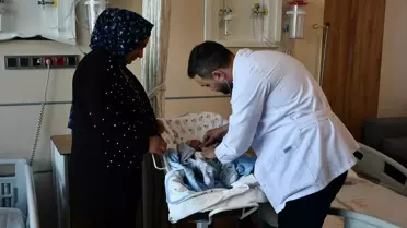 Bebeğin Yemek Borusundaki Badem Şekeri Çıkarıldı