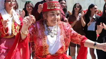 Emine Teyze'nin Kına Gecesi Gerçekleşti