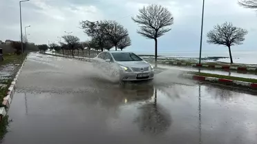 Erciş'te Sağanak Yağış Etkili Oldu