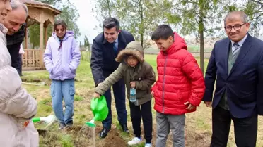 Yunus Emre Türbesi'ne Alıç Fidanı Dikimi