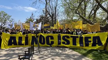 Fenerbahçeli Taraftarlardan İstifa Çağrısı
