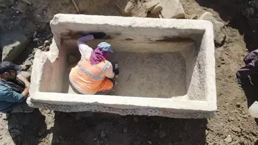 Stratonikeia'da 2 Bin Yıllık Lahit Bulundu