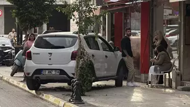 İskenderun'da Cipin Kaldırıma Çıkışı Güvenlik Kamerasında