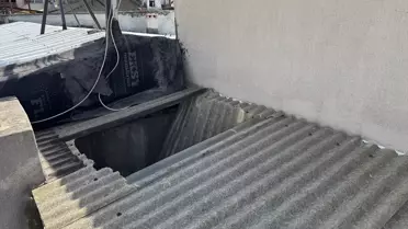 İzmir'de Çatıdan Düşen Genç Hastaneye Kaldırıldı