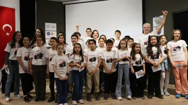 İzmirli Öğrenciler Uzaya Bağlandı