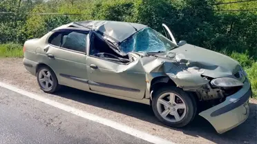 Yenice'de Kaya Parçası Otomobile Düştü: 5 Yaralı