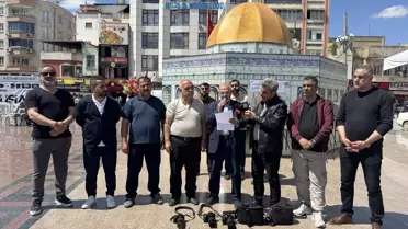 Kilis'te gazeteciler İsrail'in 212 meslektaşını öldürmesini kameralarını yere bırakarak protesto etti