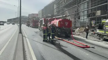 Küçükçekmece'de Yangın: 3 İşçi Dumandan Etkilendi