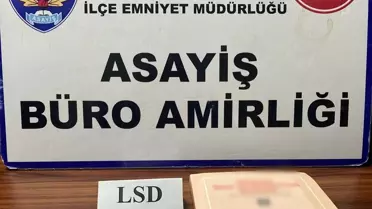 Uyuşturucu Kitap Sayfalarında Yakalandı