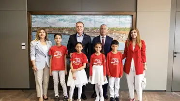 Başkan Seçer, Makam Koltuğunu Öğrencilere Bıraktı