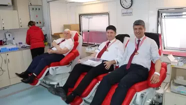 Of'ta öğretmenler ile veliler kan bağışında bulundu