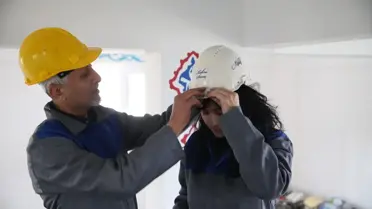 Ersin ve Kübra, Cami Duvarlarını Dantel Gibi İşliyor