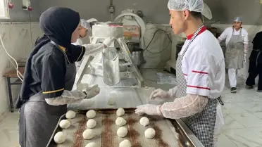Öğrenciler Günde 16 Bin Ekmek Üretiyor