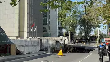 Sarıyer'de Cadde Çöktü, Trafik Kapatıldı