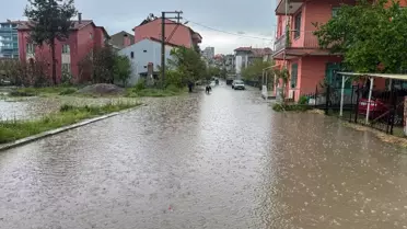 Uşak'ta Sağanak Yağış Hayatı Olumsuz Etkiledi