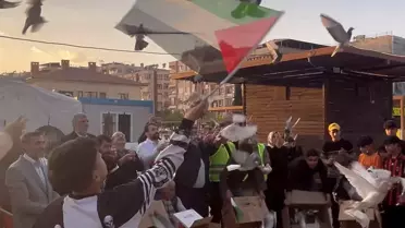 Güvercinler Filistin'in özgürlüğü için gökyüzüne bırakıldı